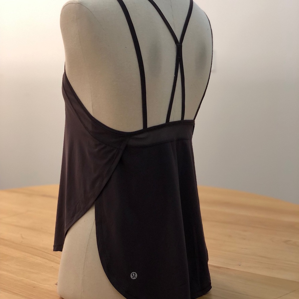 Lululemon “Anew singlet” yoga top in dusty pastel purple, size 4